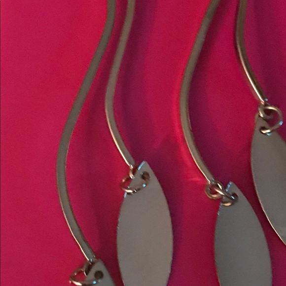 🛍 Goldtone Dangling Leaves Earrings w/Gift bag - Picture 4 of 7